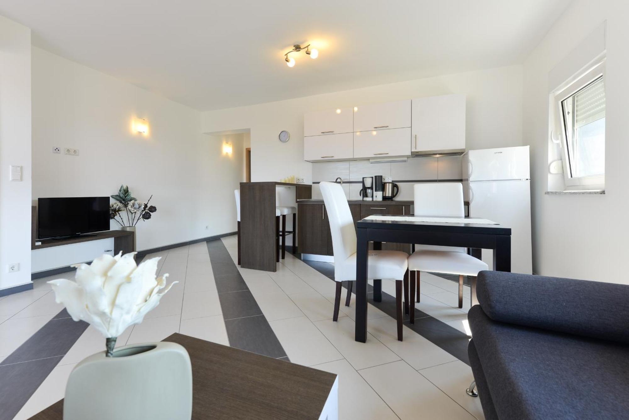 Apartmani Martin Mit Beheiztem Pool With Heated Pool Бибинье Экстерьер фото